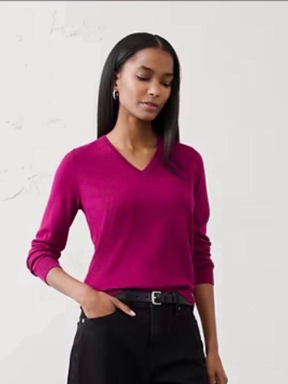 Banana Republic V-Neck merino wool Sweater in Fuchsia